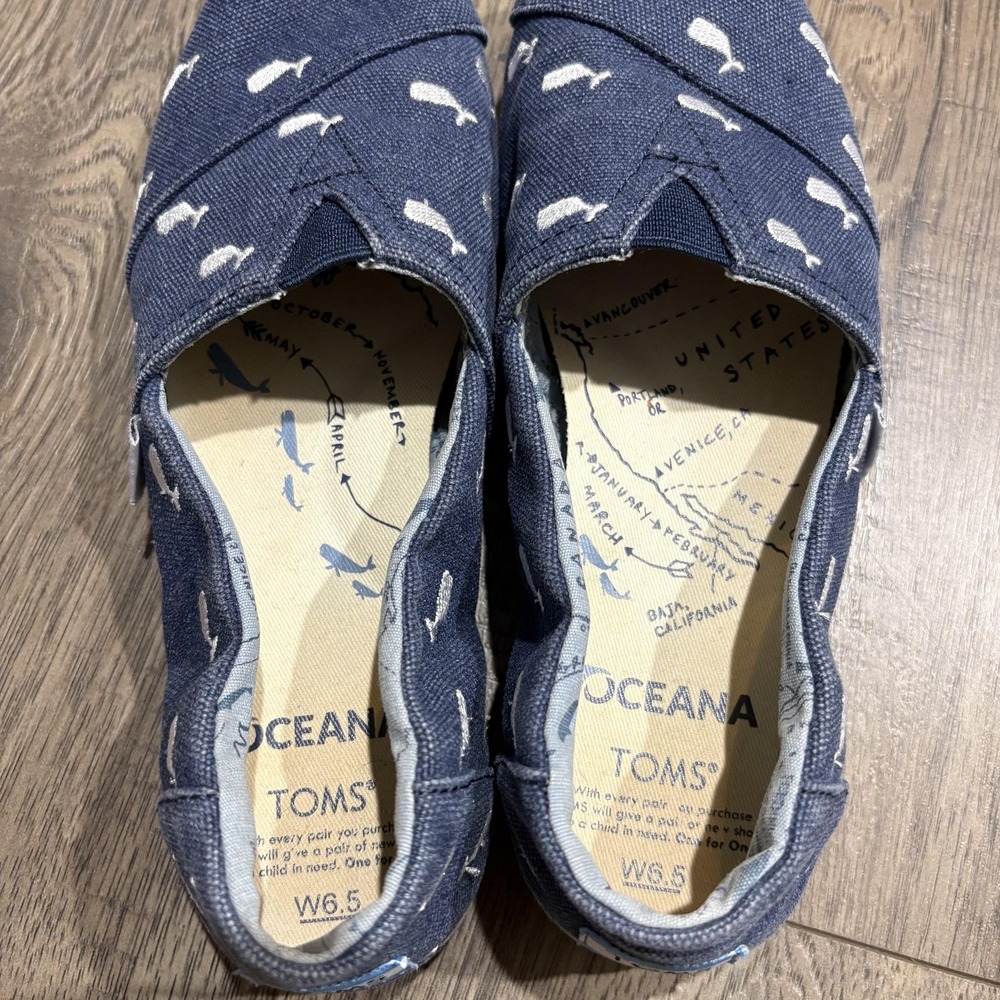 TOMS Oceana Shoes Womens Size 6.5‎ Blue Whale Print Canvas Slip On Flats - Picture 6 of 9